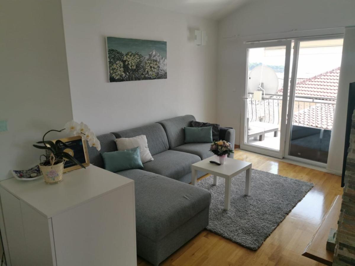 Apartments Dvor - Ap1, Ap2, Ap3 Baška Voda Esterno foto
