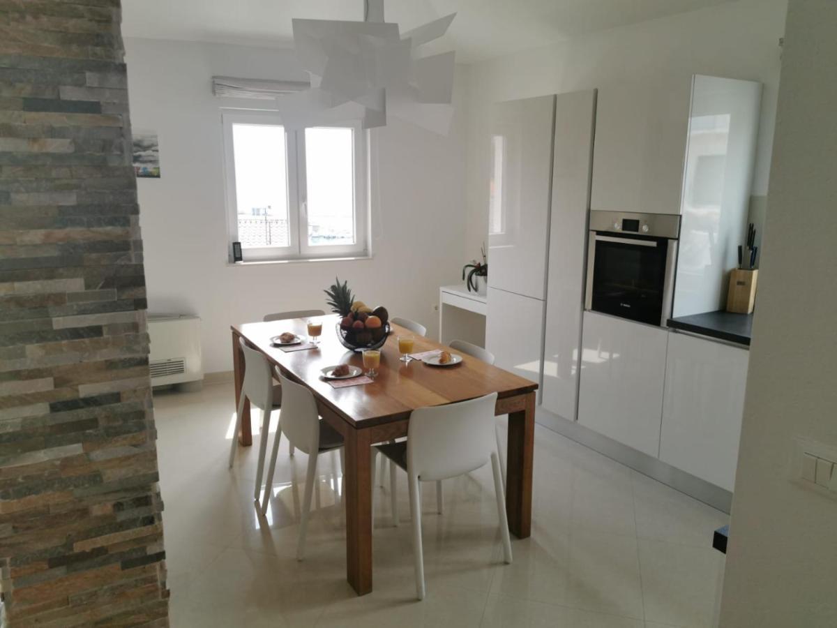 Apartments Dvor - Ap1, Ap2, Ap3 Baška Voda Esterno foto
