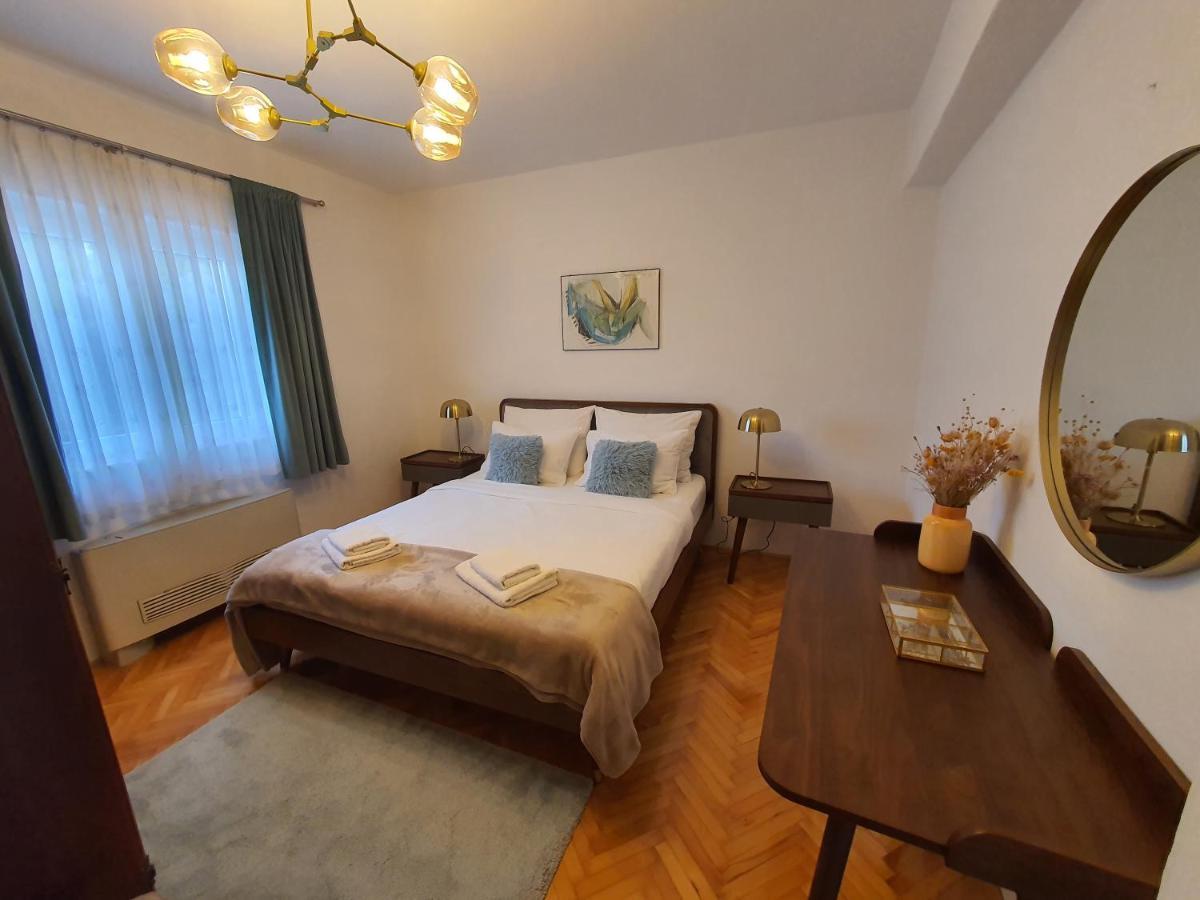 Apartments Dvor - Ap1, Ap2, Ap3 Baška Voda Esterno foto