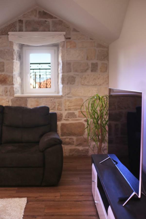 Apartments Dvor - Ap1, Ap2, Ap3 Baška Voda Esterno foto