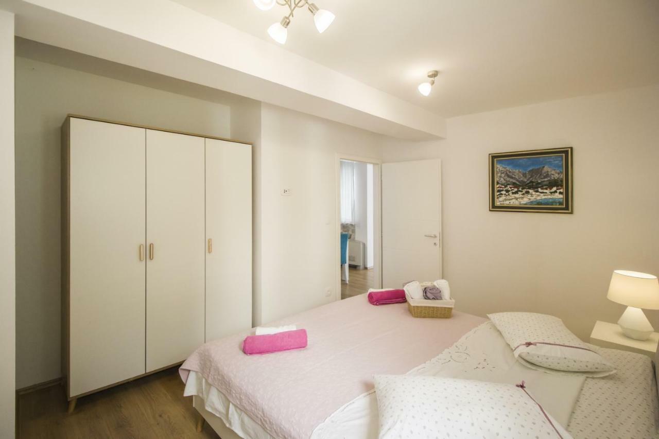 Apartments Dvor - Ap1, Ap2, Ap3 Baška Voda Esterno foto
