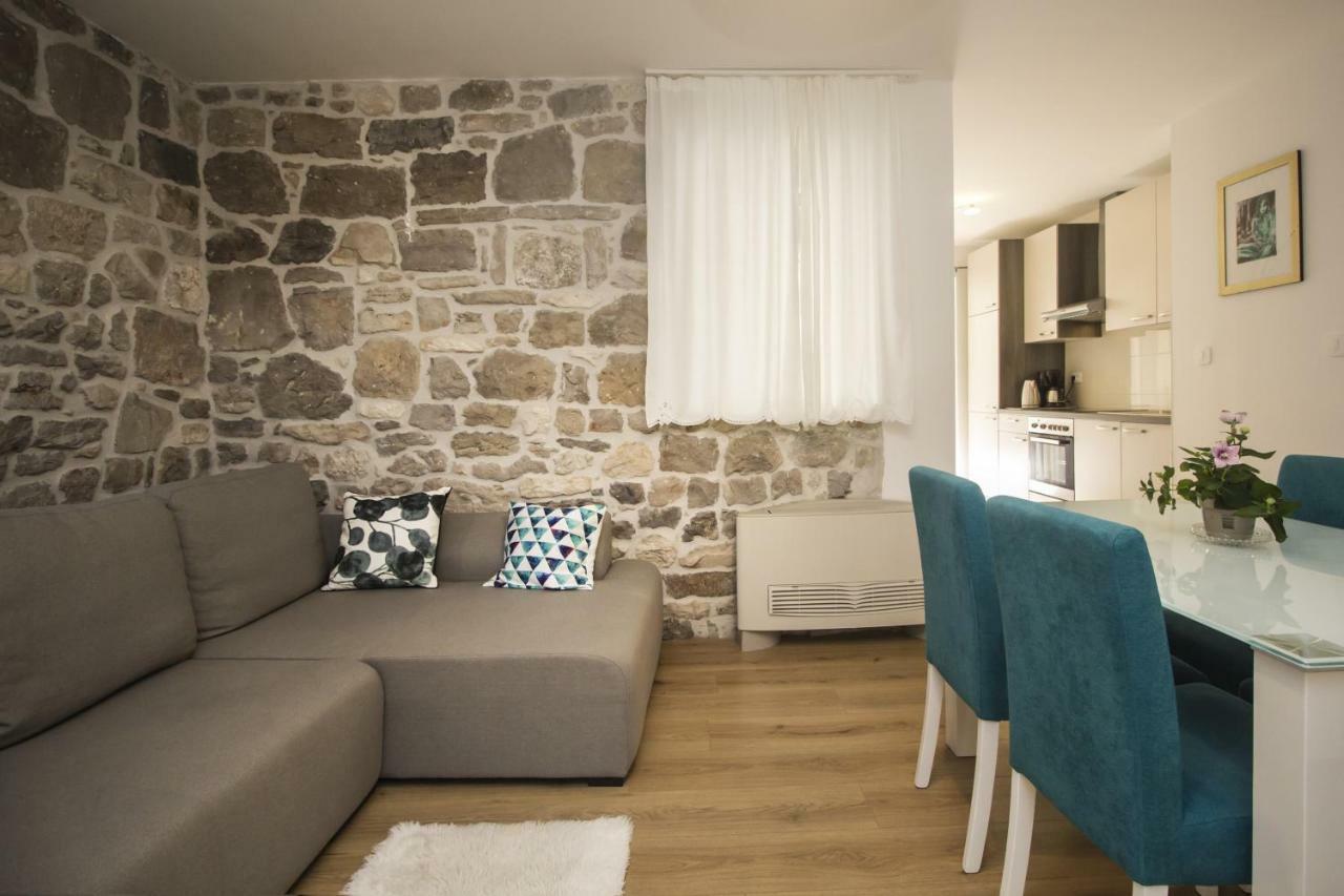 Apartments Dvor - Ap1, Ap2, Ap3 Baška Voda Esterno foto