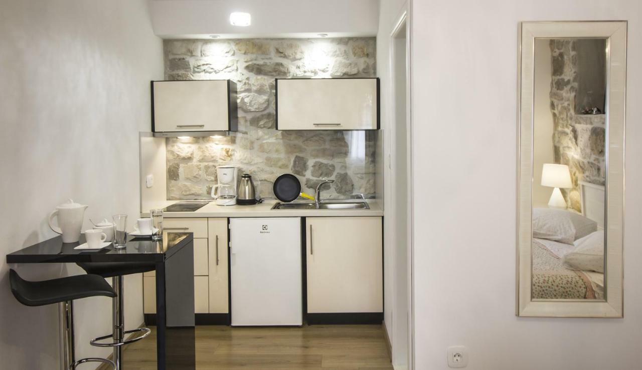 Apartments Dvor - Ap1, Ap2, Ap3 Baška Voda Esterno foto