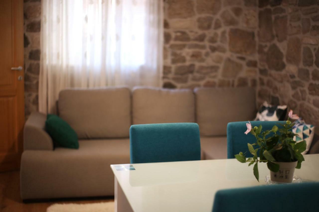 Apartments Dvor - Ap1, Ap2, Ap3 Baška Voda Esterno foto