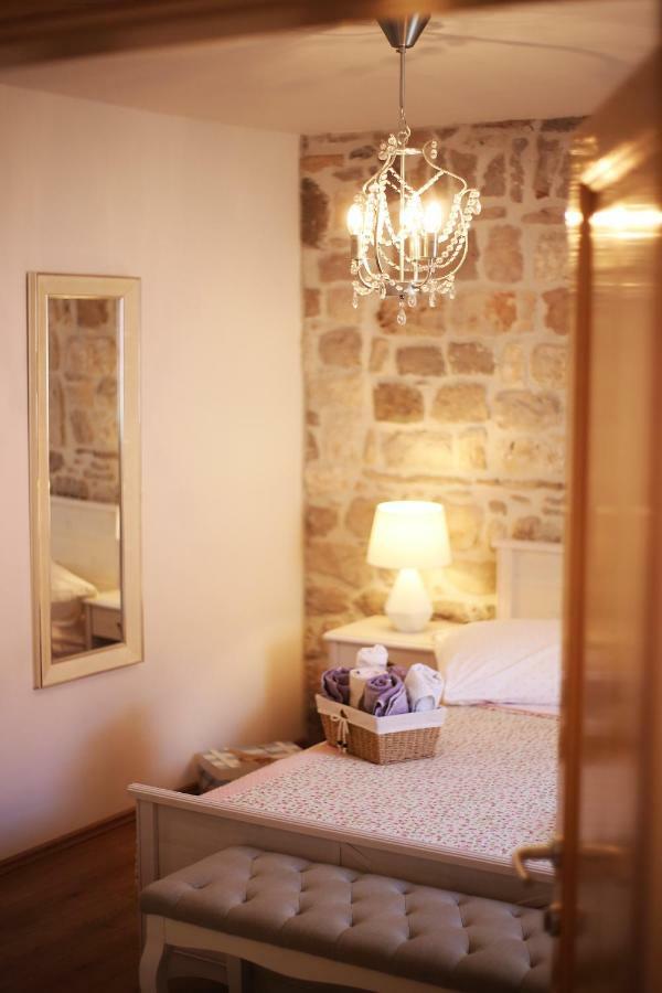 Apartments Dvor - Ap1, Ap2, Ap3 Baška Voda Esterno foto