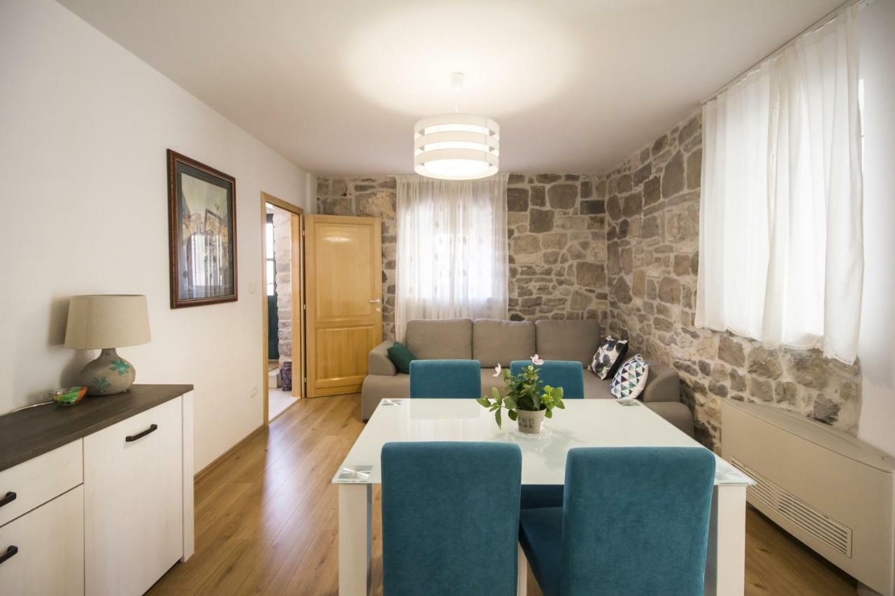 Apartments Dvor - Ap1, Ap2, Ap3 Baška Voda Esterno foto