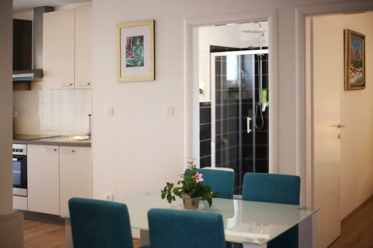 Apartments Dvor - Ap1, Ap2, Ap3 Baška Voda Esterno foto