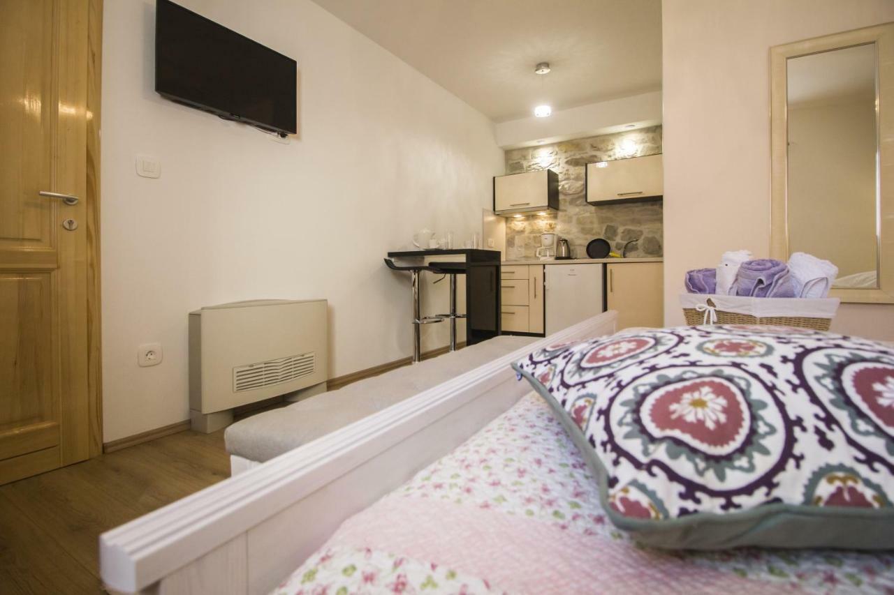 Apartments Dvor - Ap1, Ap2, Ap3 Baška Voda Esterno foto