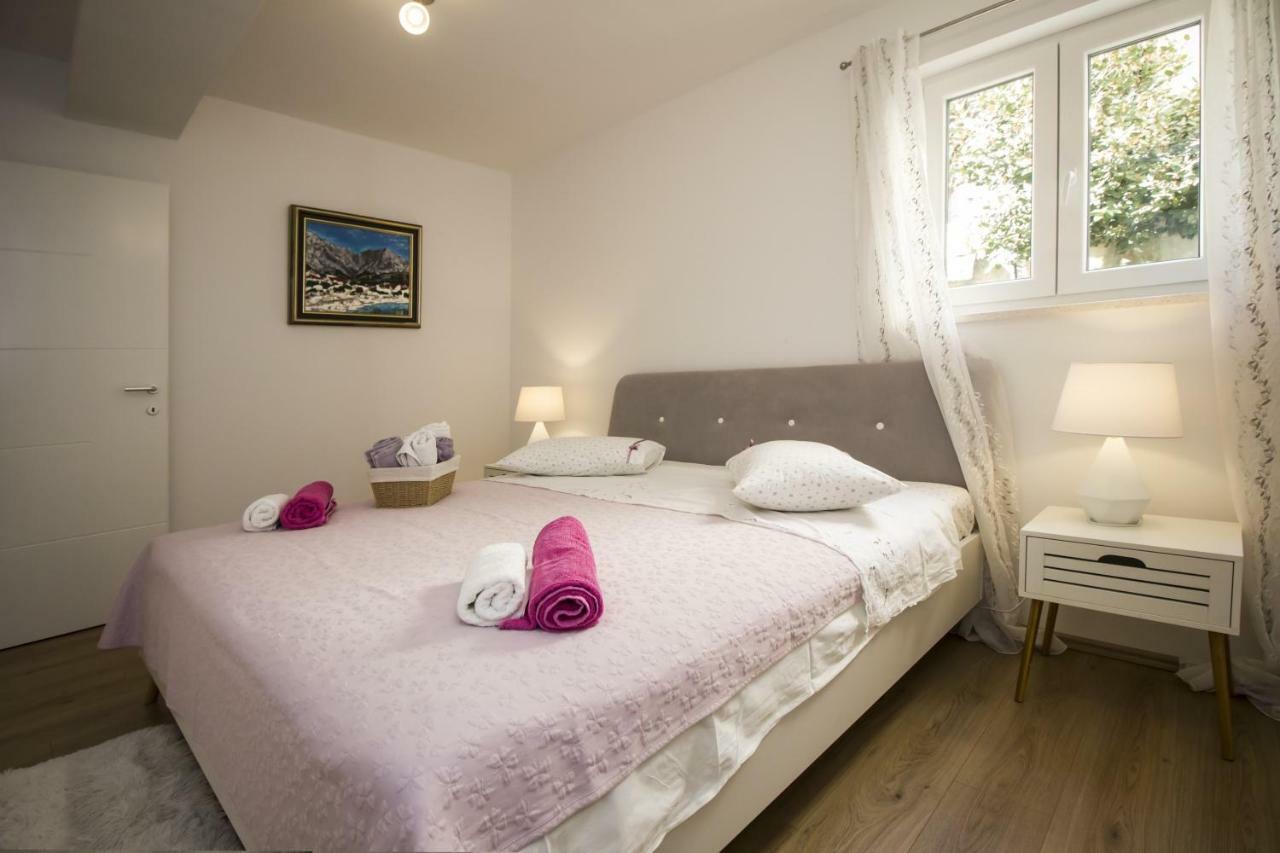 Apartments Dvor - Ap1, Ap2, Ap3 Baška Voda Esterno foto