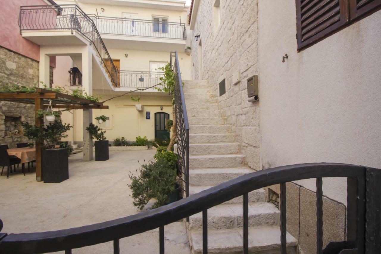 Apartments Dvor - Ap1, Ap2, Ap3 Baška Voda Esterno foto