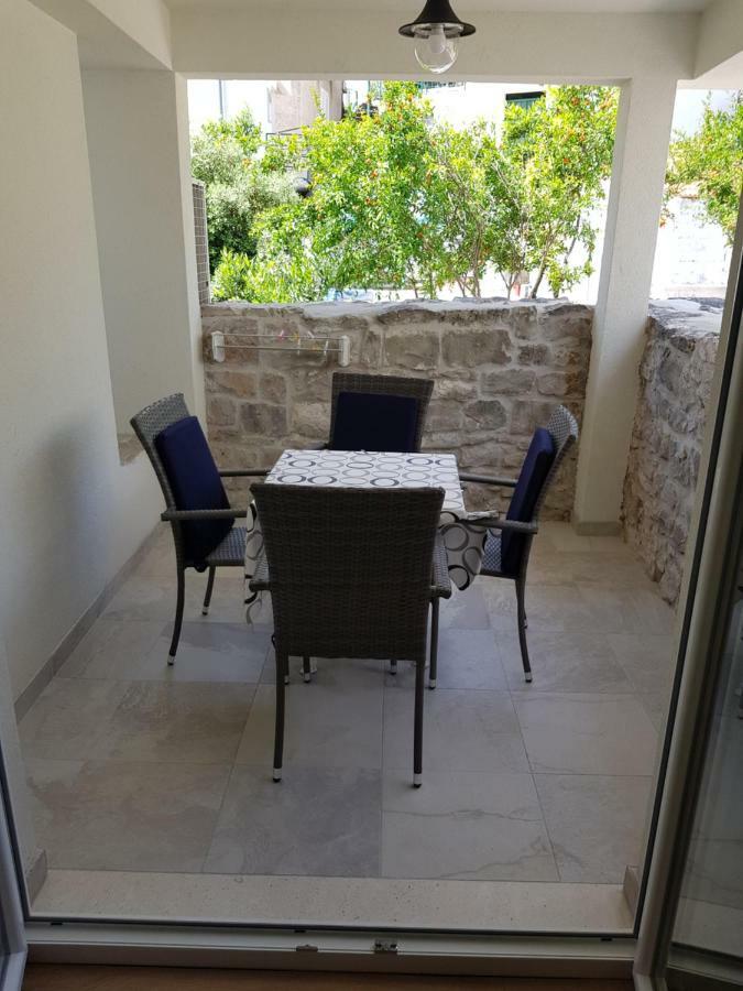 Apartments Dvor - Ap1, Ap2, Ap3 Baška Voda Esterno foto