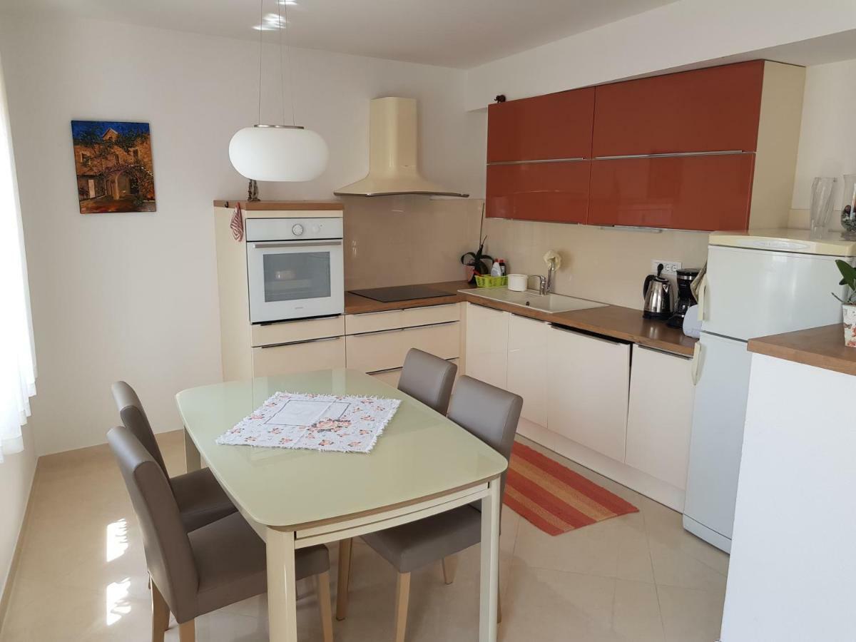 Apartments Dvor - Ap1, Ap2, Ap3 Baška Voda Esterno foto
