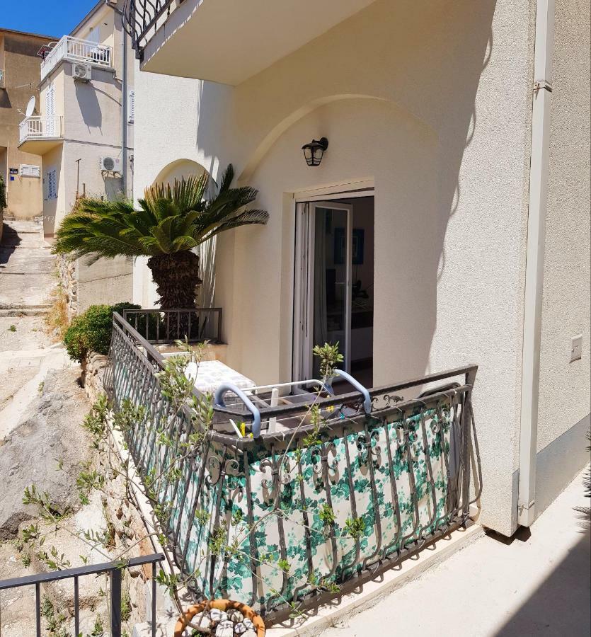 Apartments Dvor - Ap1, Ap2, Ap3 Baška Voda Esterno foto