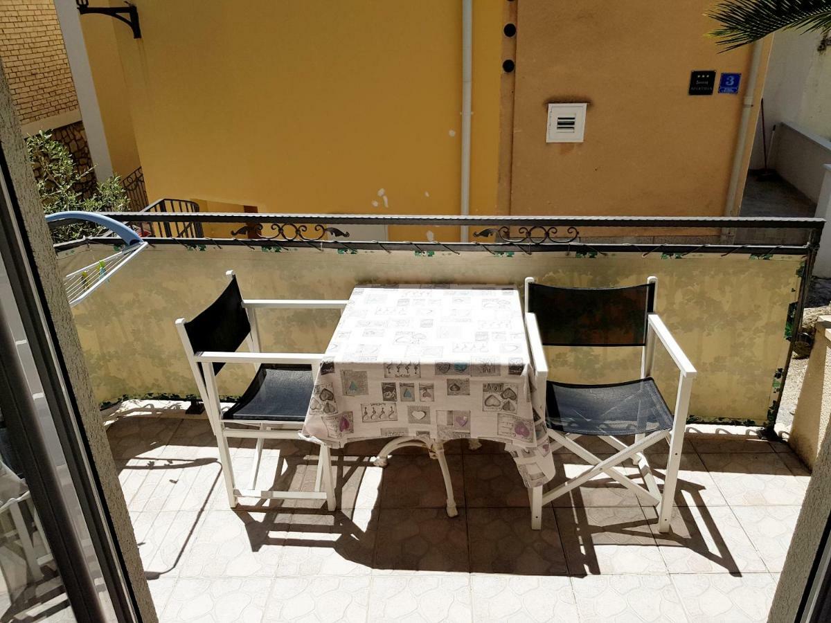 Apartments Dvor - Ap1, Ap2, Ap3 Baška Voda Esterno foto