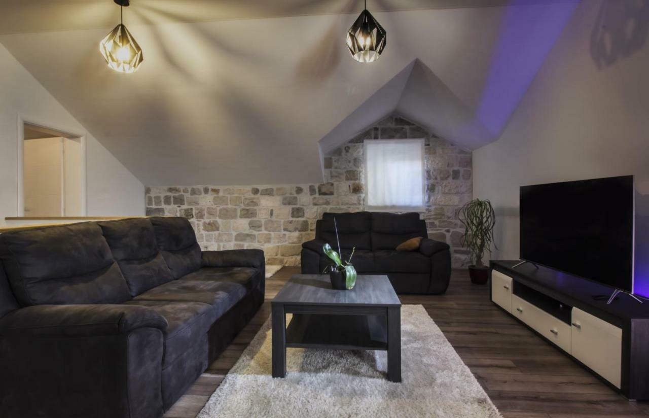 Apartments Dvor - Ap1, Ap2, Ap3 Baška Voda Esterno foto