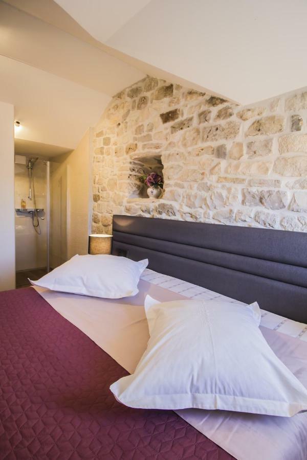 Apartments Dvor - Ap1, Ap2, Ap3 Baška Voda Esterno foto